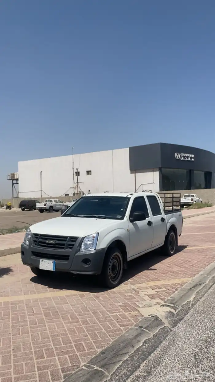 اي سوزو 2012 للبيع فيها القير ثالث و رابع يقر و أمورها 2