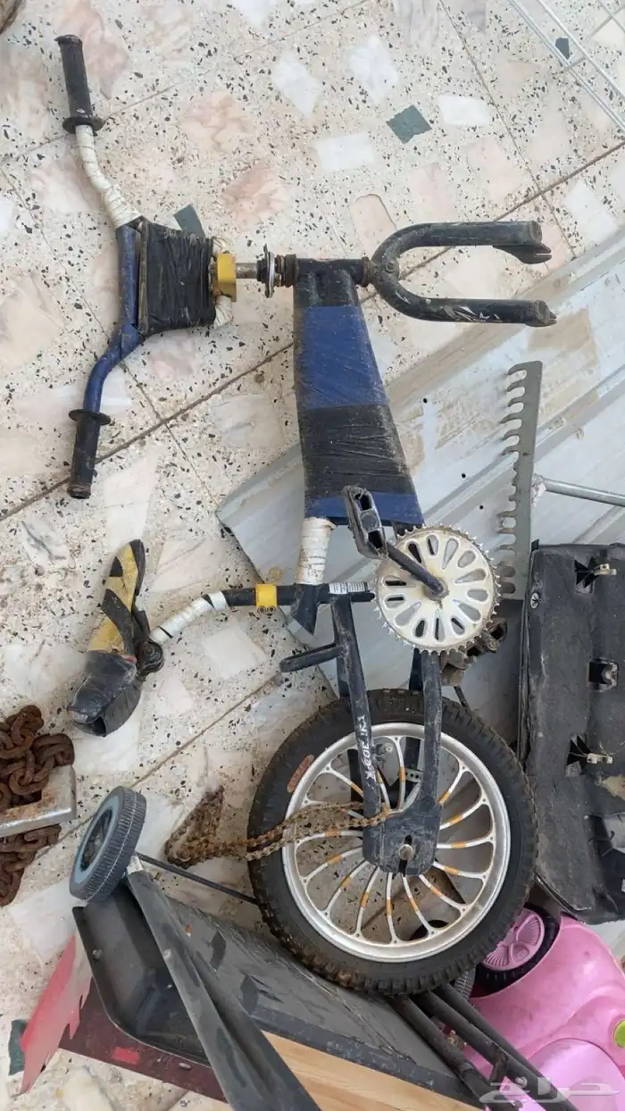 سيكل رياضي ما فيه شي أتوقع بس الفرامل مع كوبرا يجي معه 1