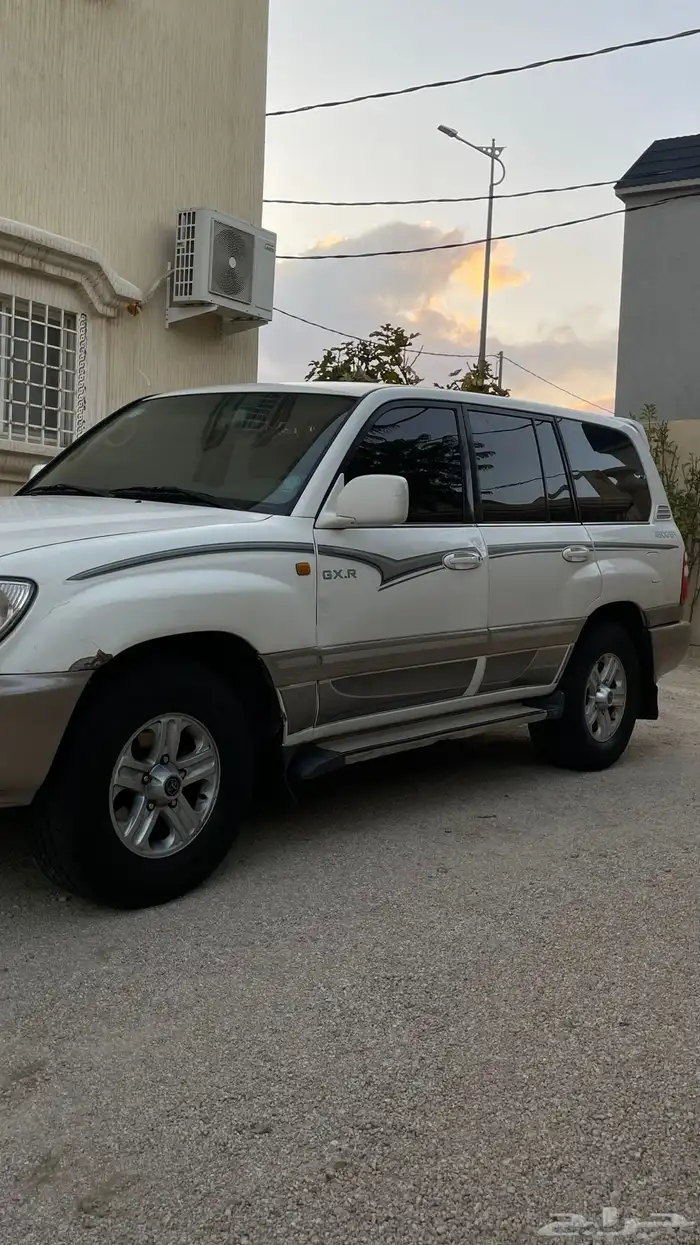 عندي صالون لاندكروزر GXR موديل 2005 2