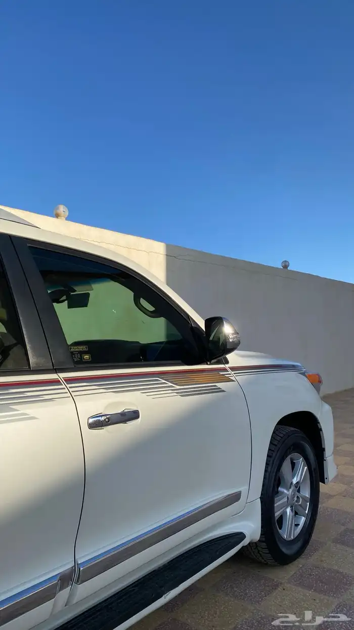 لاندكروزر 2014 فل كامل 17