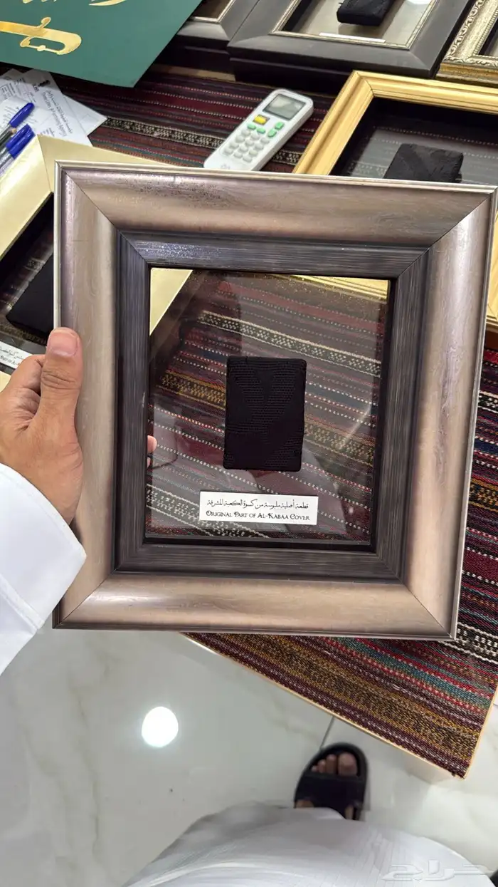 هدايا الشيوخ ورجال الاعمال قطع من كسوة الكعبة 5