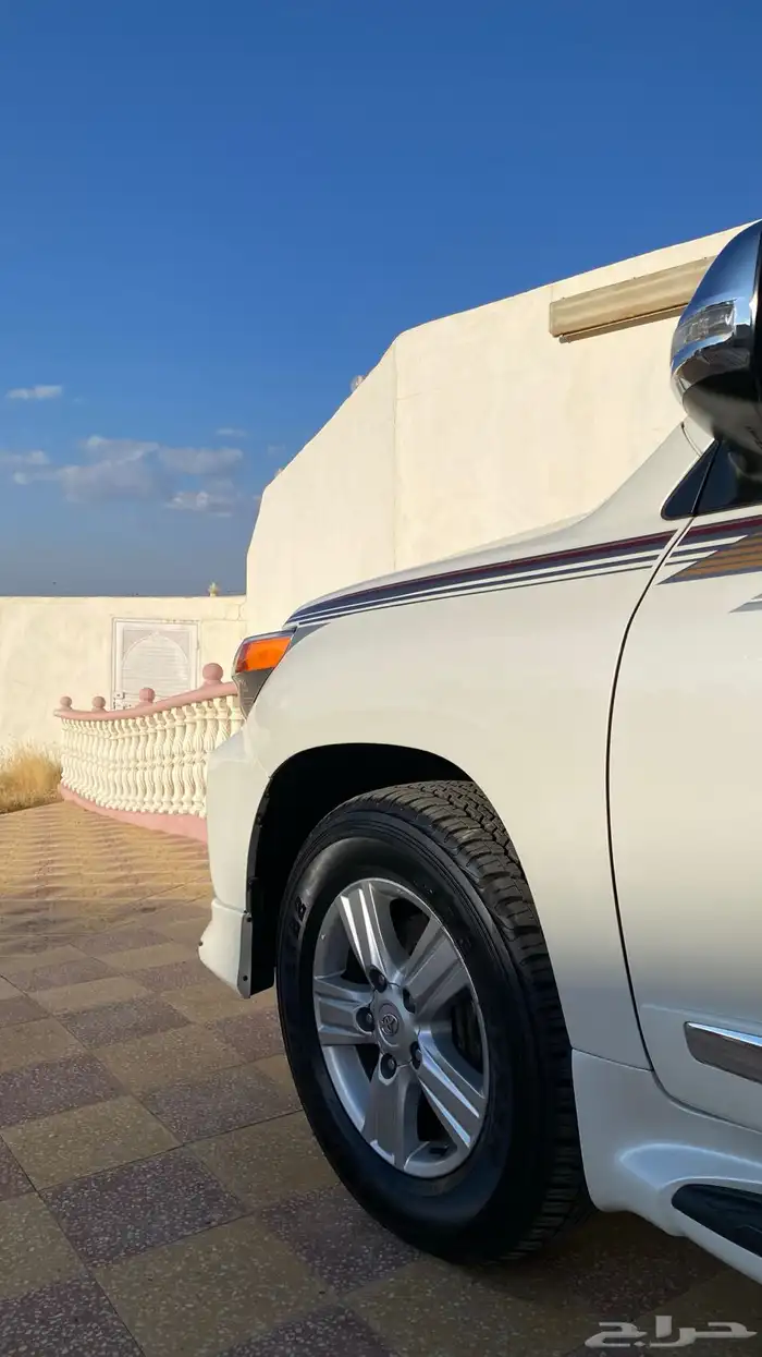 لاندكروزر 2014 فل كامل 11