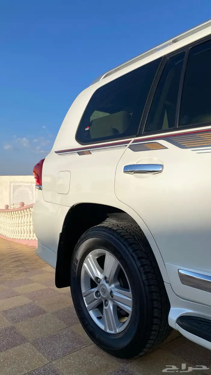 لاندكروزر 2014 فل كامل 18