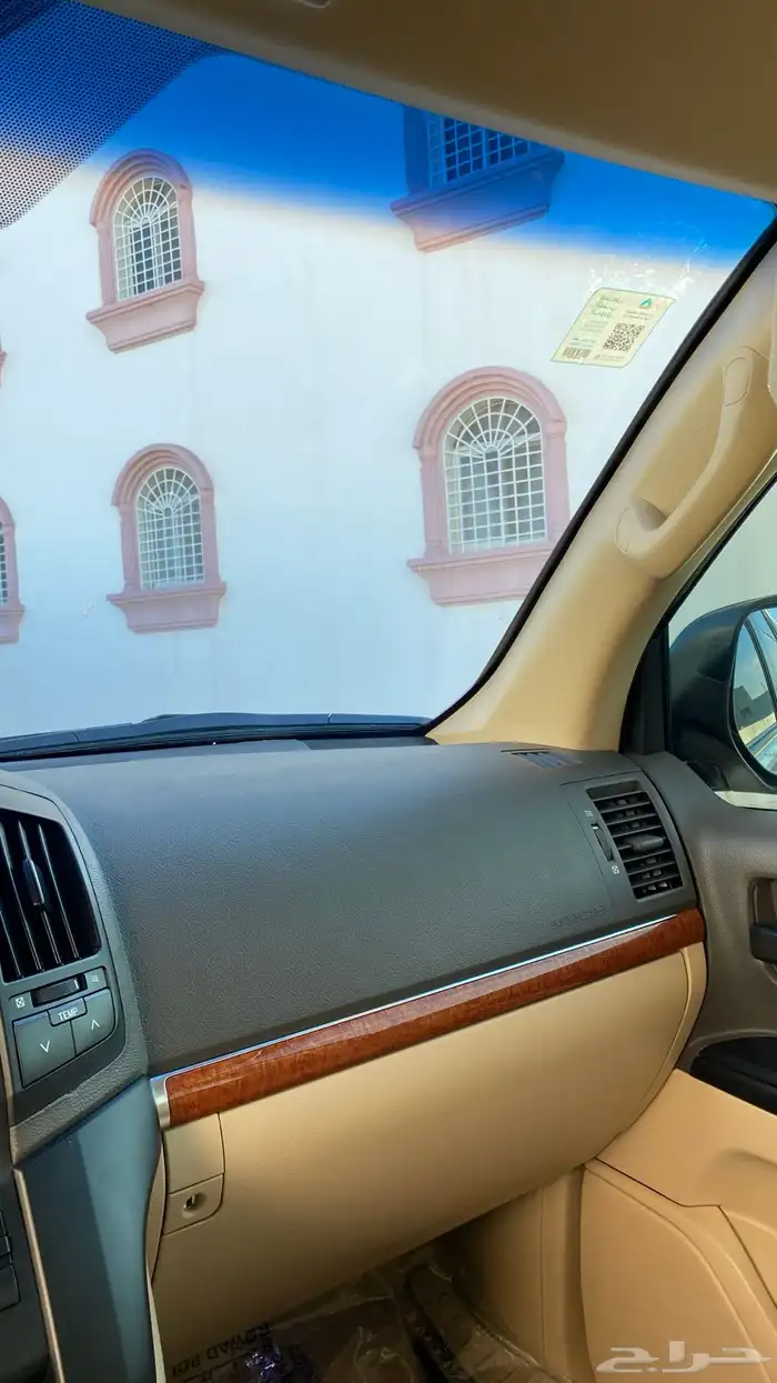 لاندكروزر 2014 فل كامل 40