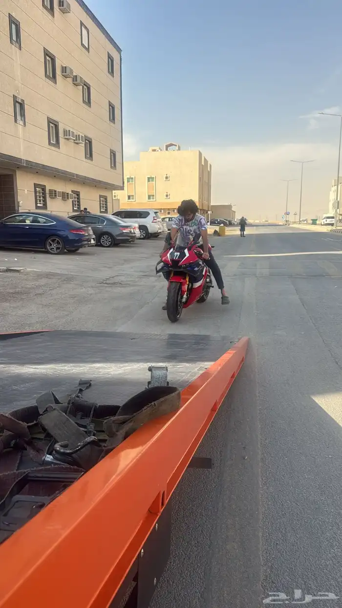 سطحه لشحن الدبابات و سيارات من جده الى الرياض والرياض جده 0