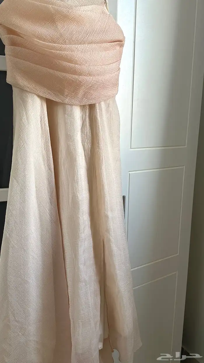 فستان جديد للبيع 300 ربال 0