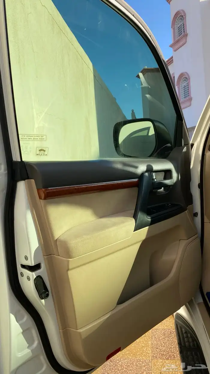 لاندكروزر 2014 فل كامل 32