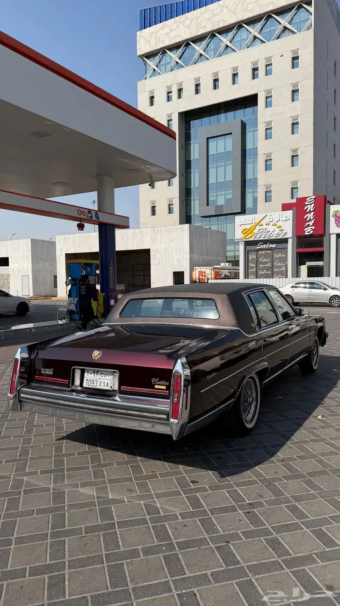 كاديلاك بروقهام 1988 وارد الجميح 22