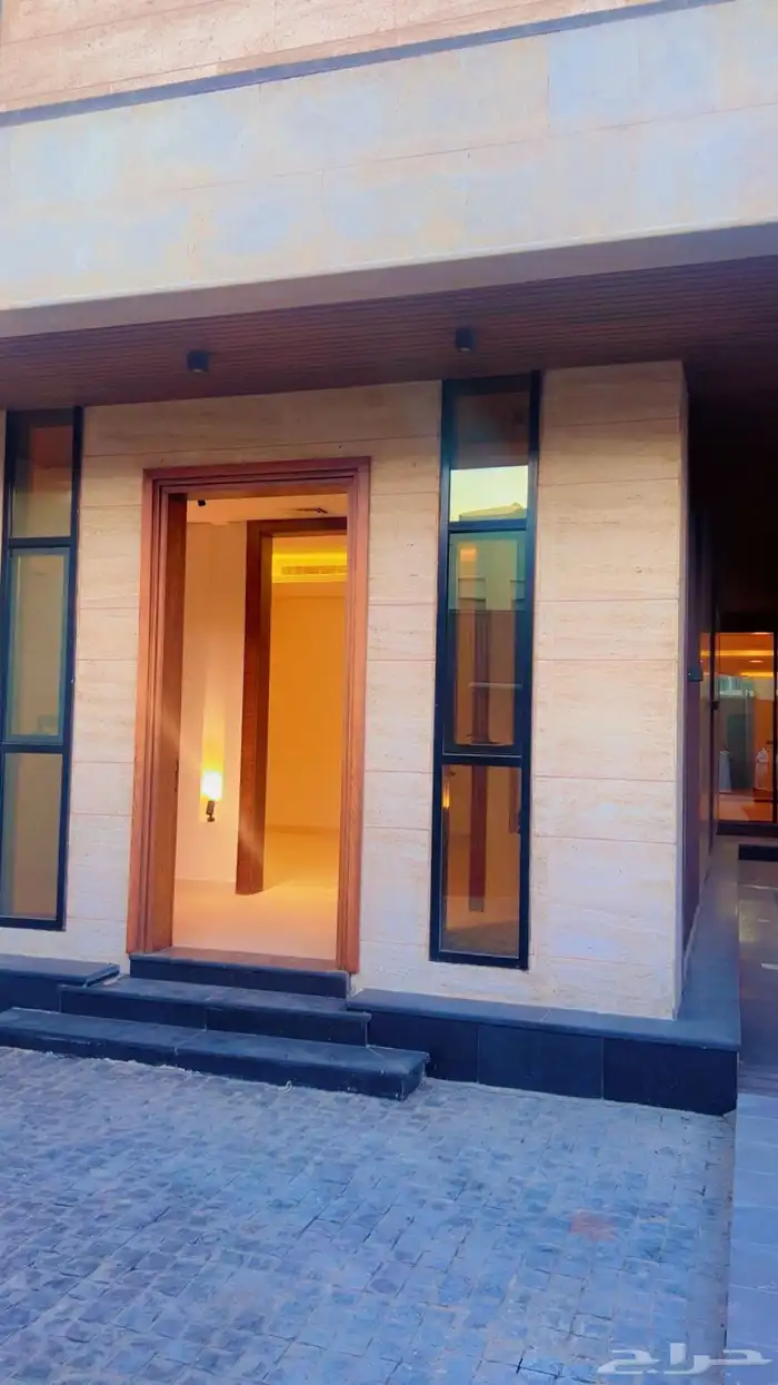 للبيع فلله في حي النهضه بالقرب من قصر الخليج 3