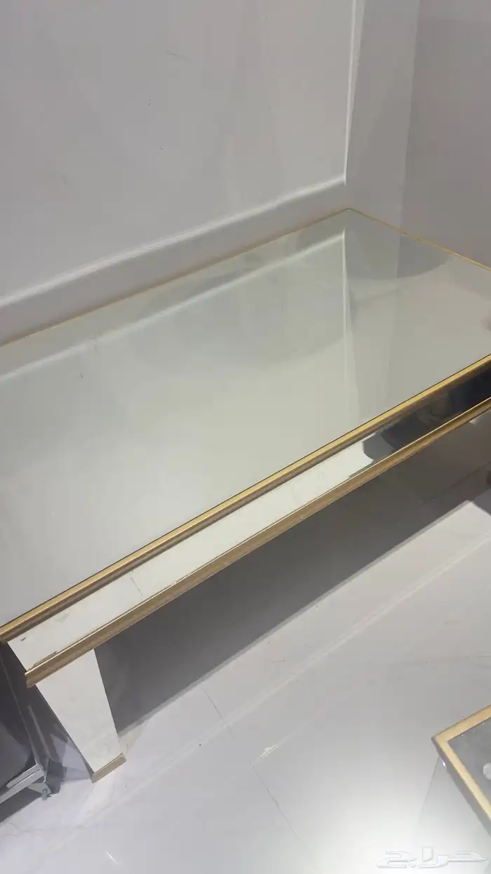 طاولات خدمه طاولة كبيره ومعها اربع خدمه 1