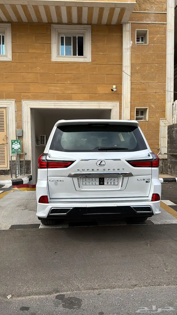 لكزس 2018 LX ابيض داخلي احمر نضيف 1