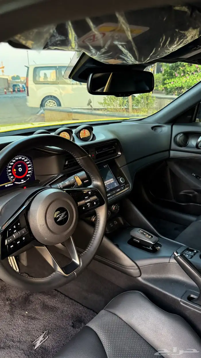 نيسان زد 2024 12