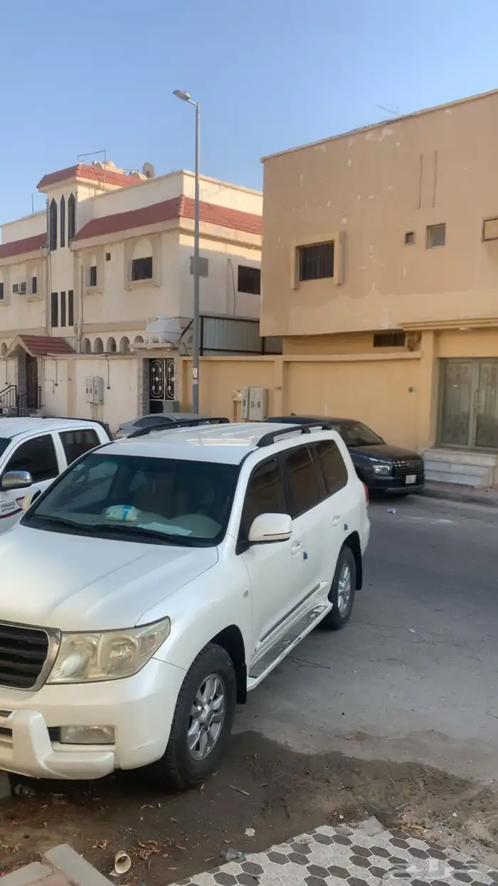 لاندكروزر 2011 فل كامل بس مافي فتحه تشغيل ذكي بصمه ثلاجه 4