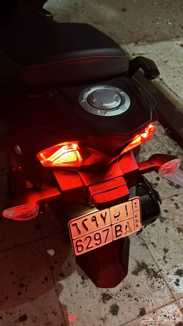 دباب عجيب Avenis Suzuki 8