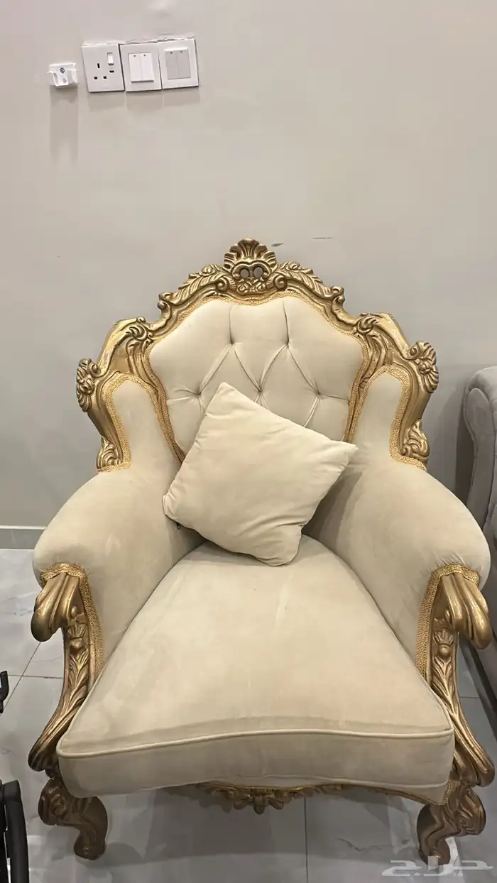 كنب 11 شخص بحالة شبه جديدة للبيع على السوم التواصل واتس اب 4