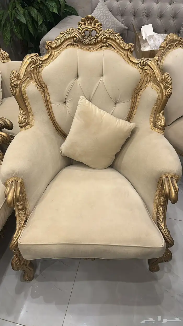 كنب 11 شخص بحالة شبه جديدة للبيع على السوم التواصل واتس اب 5