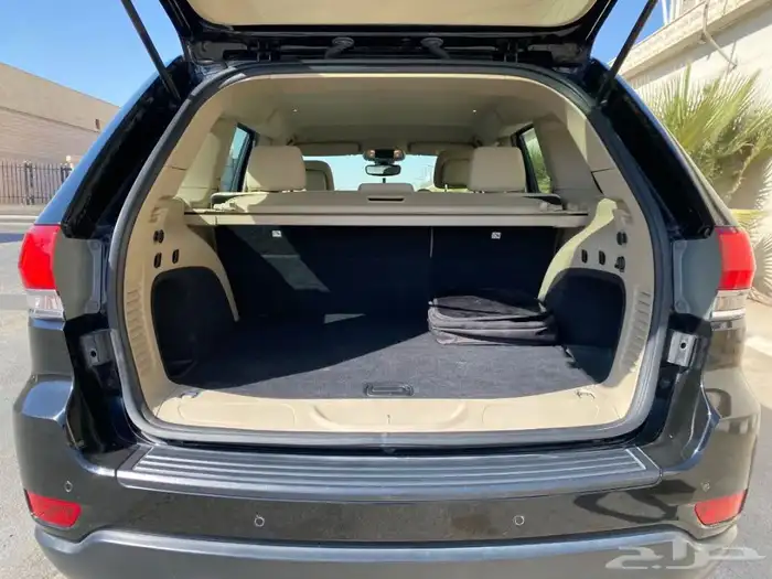 جراند شيروكي 2019 لاريدو ضمان المصنع 9