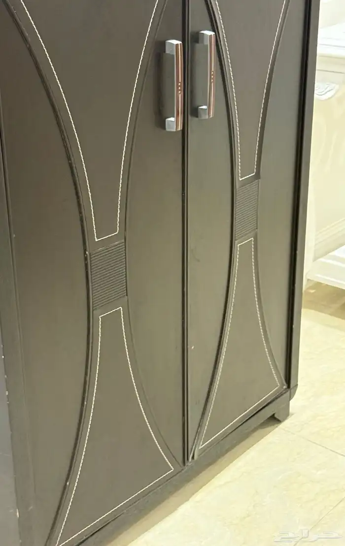 للبيع دولاب جزامه بحاله ممتازه 0