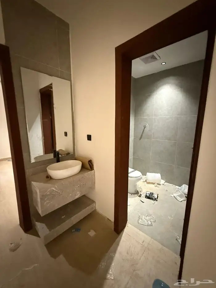 فيلا مع شقه بحي بدر 11