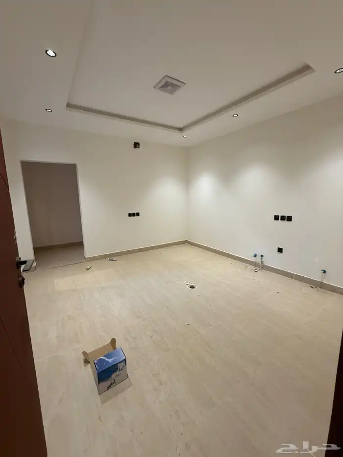 فيلا مع شقه بحي بدر 12