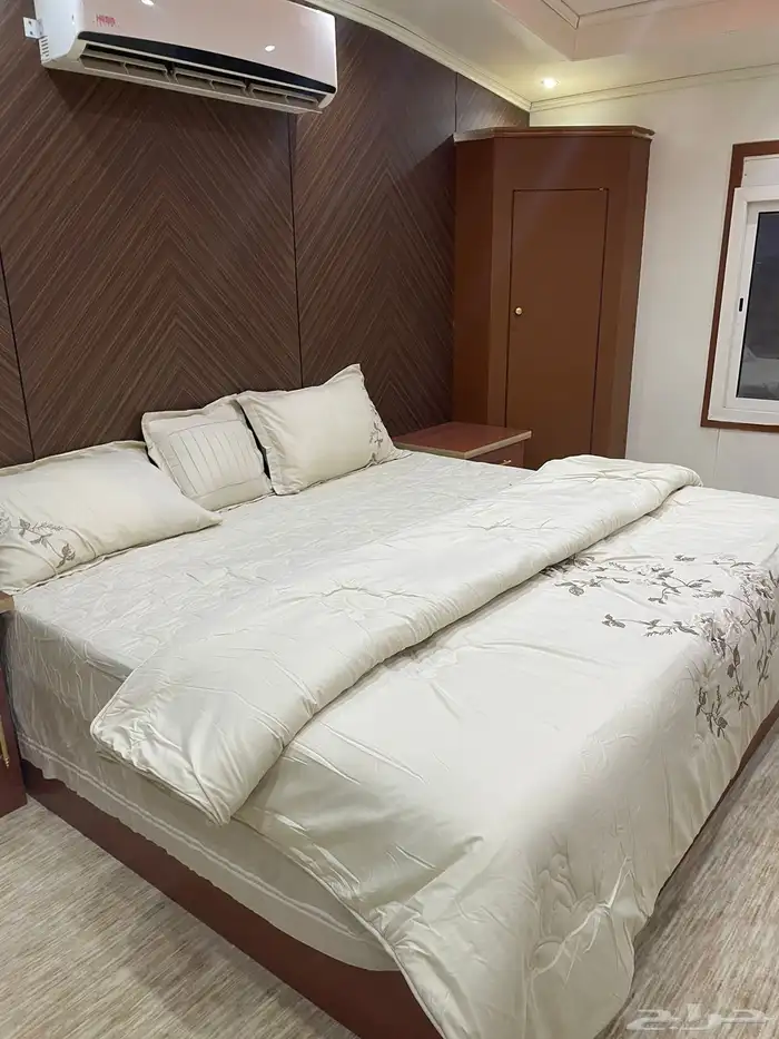 كرفان ملكي 28 30