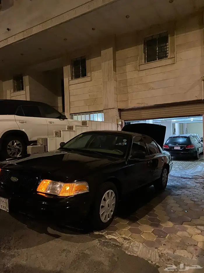 فيكتوريا 2010 بوليسي اسود ملكي ( مخزن ) نظيف جدا 2