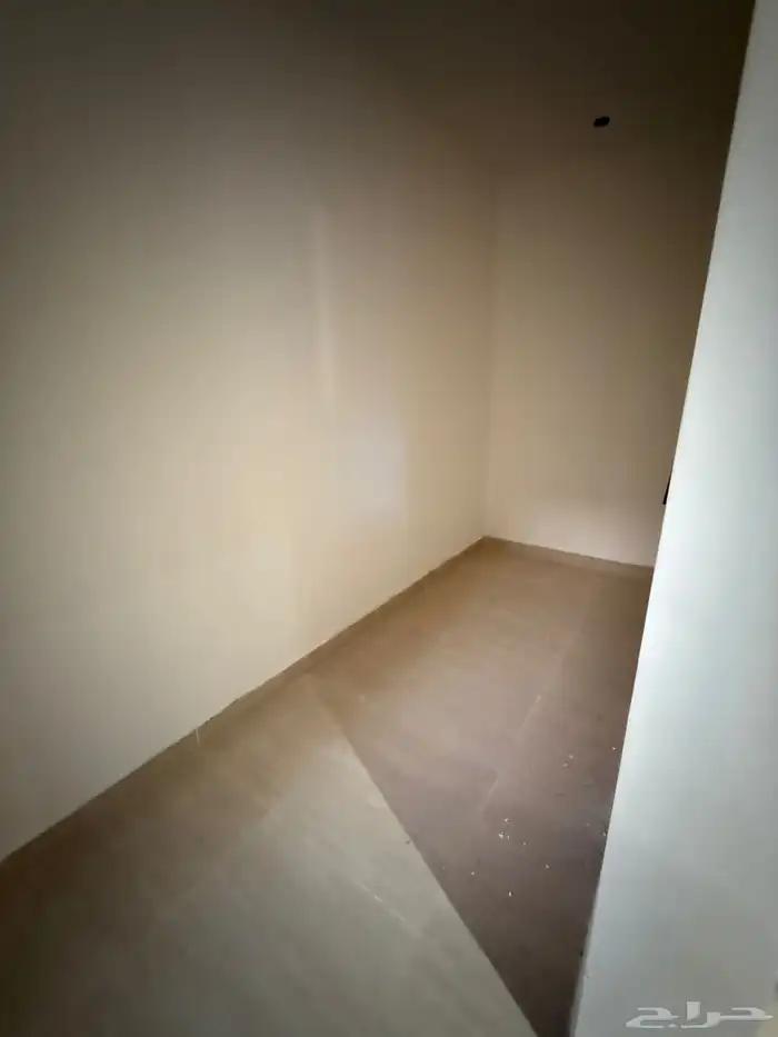 فيلا مع شقه بحي بدر 13