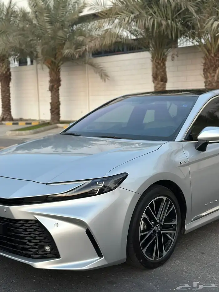 تويوتا كامري LE 2025 هايبرد بانوراما 4