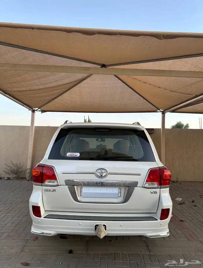 لاندكروزر صالون 2014 بريمي للبيع 4