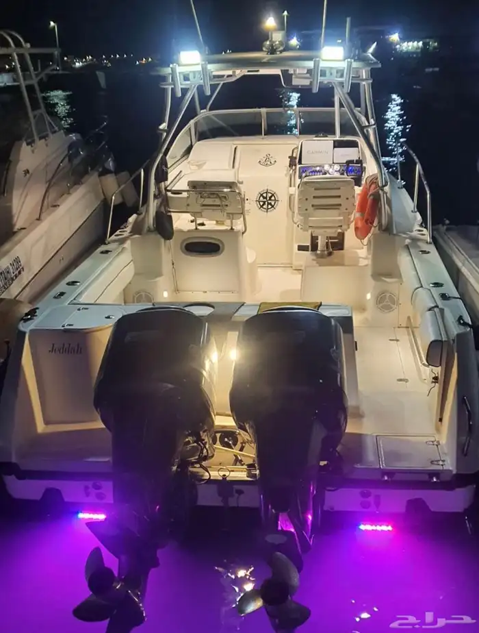 قارب Boston Whaler للبيع 4