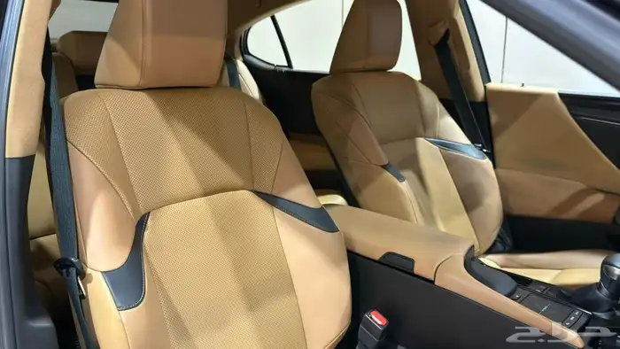 لكزس ES 300 H 2022 بحالة ممتازه جدا جدا 18