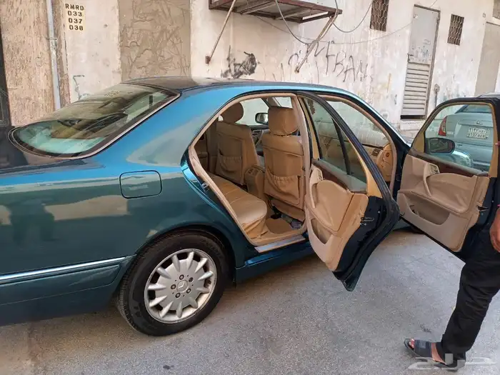 مارسيدس طراز E240 3