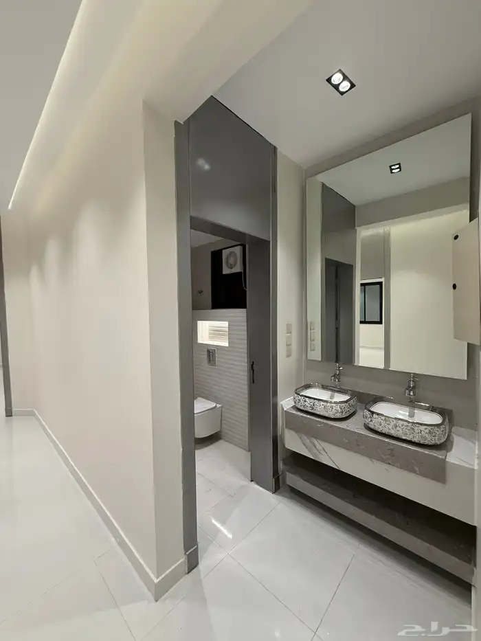 للبيع شقق أرضيه وشقق علويه بحي المعارض طريق ابها الخميس 28