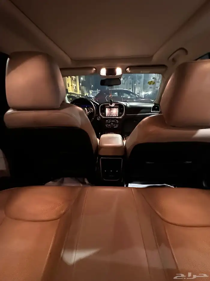 كرايسلر 8V C300 2