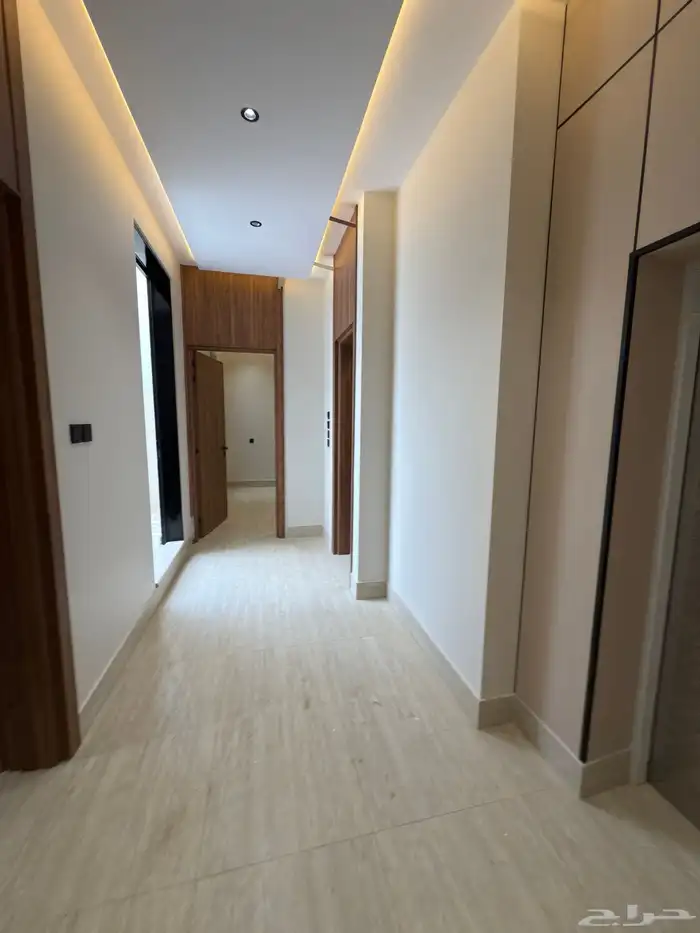 للبيع فلل مودرن دورين وملحق بتصميم عصري طريق المحاله 46