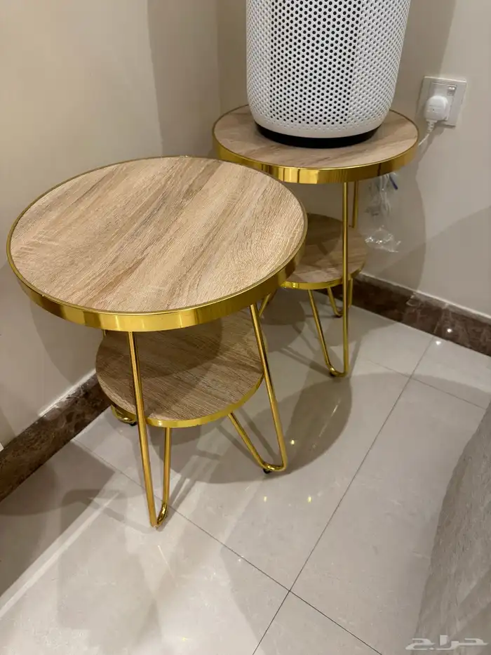 صالون للبيع مكوّن من  3 3 1 1 زاوية في الوسط مع طاولة كبيرة 3