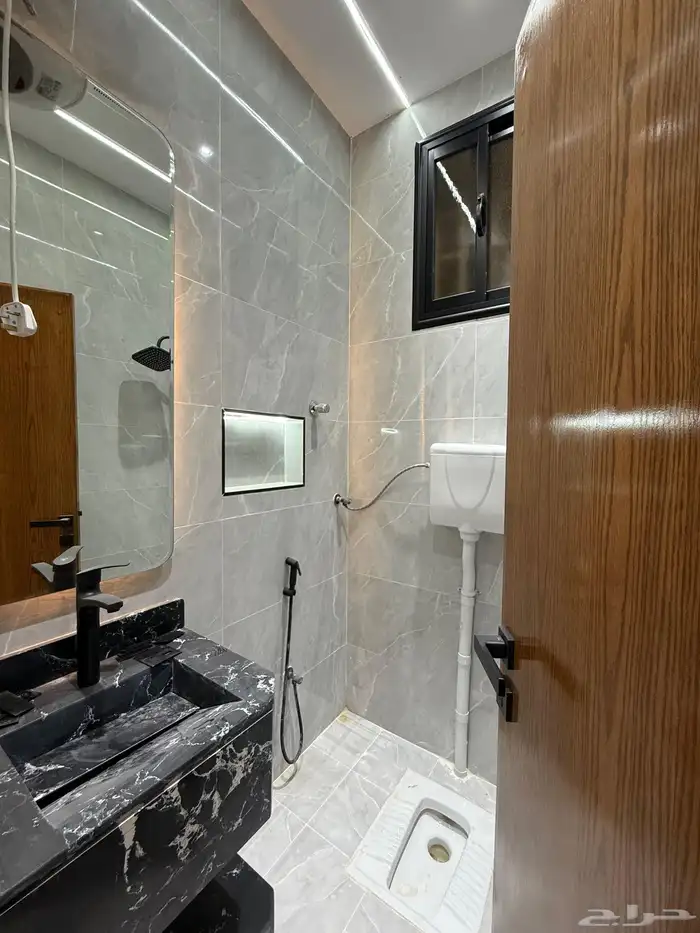 للبيع شقق ارضيه ببايكة سيارة وشقق علويه ف حي الموسي 41