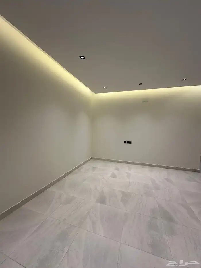 للبيع روف دور علوى وملحق بحى الوسام خميس مشيط 22