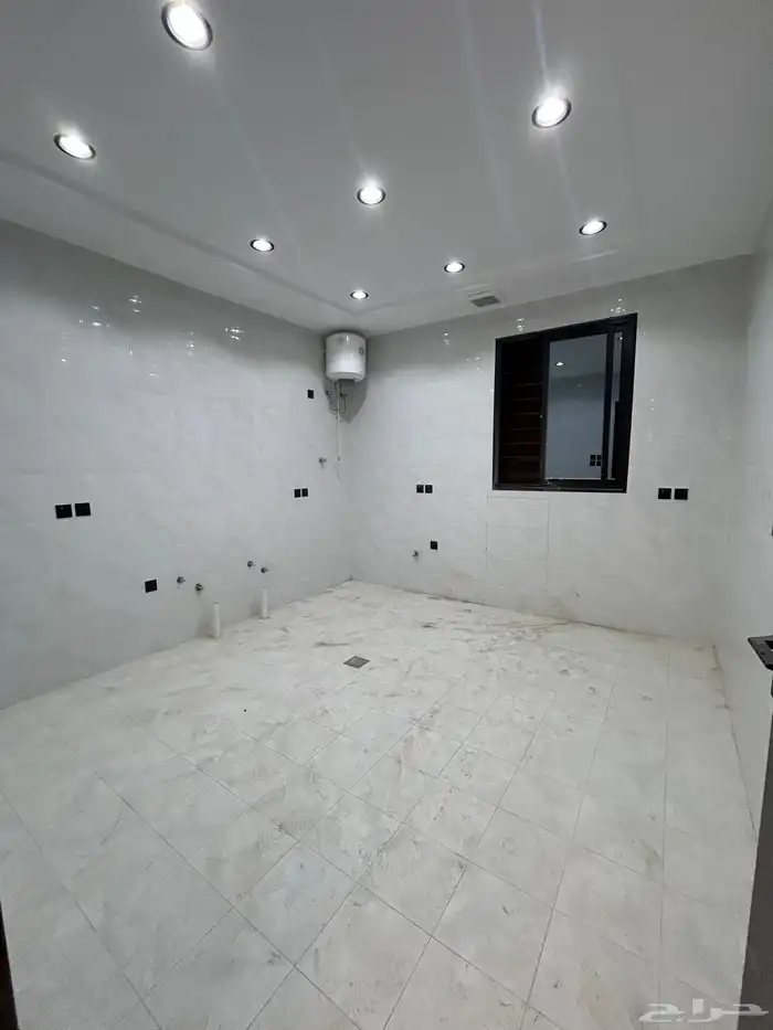 للبيع ادوار ارضي بحوش وارواف علويه بملحق دره الموسي 27