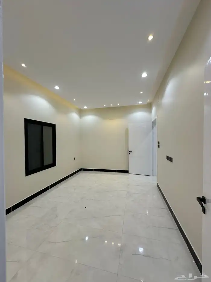 للبيع روف علوى بمدخل سياره مكون من 9 غرف بخميس مشيط 6