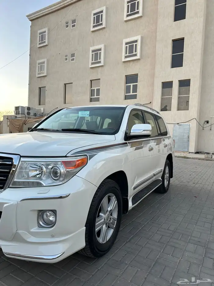 لاندكروزر صالون 2014 بريمي للبيع 0