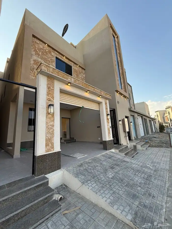 للبيع دور أرضي بحوش خاص 6 غرف مقابل نادي ضمك الرياضي 1