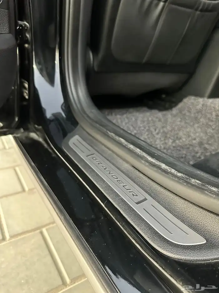 ازيرا 2019 للبيع او البدل بالحالة الراهنه 31