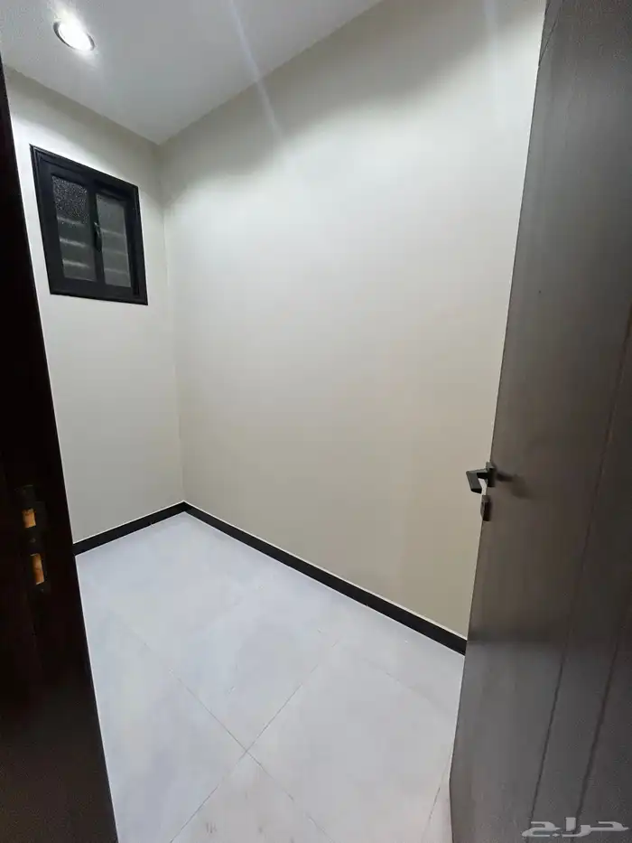 للبيع ادوار ارضي بحوش وارواف علويه بملحق دره الموسي 23