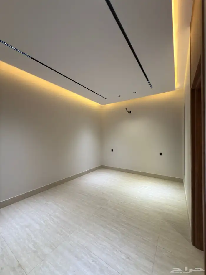 للبيع فلل مودرن دورين وملحق بتصميم عصري طريق المحاله 37