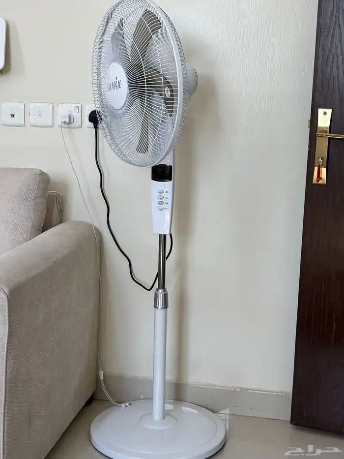 مكاتب وأجهزه كمبيوتر للبيع 4