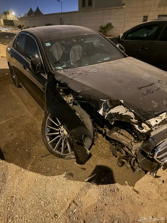للبيع مرسيدس مصدومه 052 2021 0
