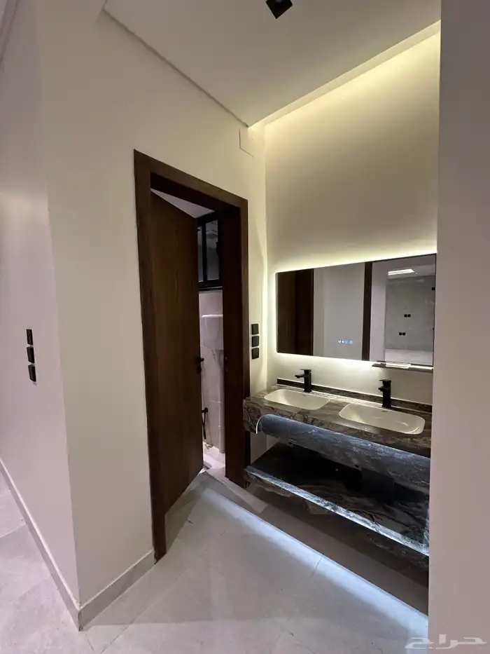 للبيع روف دور علوى وملحق بحى الوسام خميس مشيط 10