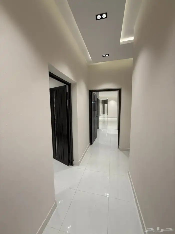 للبيع شقق أرضيه وشقق علويه بحي المعارض طريق ابها الخميس 20