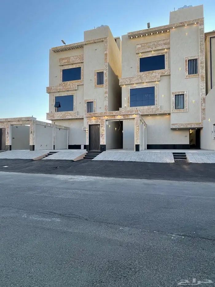 للبيع شقه علويه بسطح خاص ومصعد جاهز 600 الف حى الراقى 1